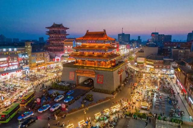 开封，一座让你“穿越”的城市，但我差点被热晕在船上
