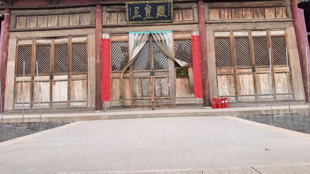 洪洞商山庙：让看让拍不让修复，一座古建，两层壁画