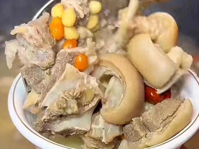 去广西旅游,我发现了一个地方,这个地方的美食真的好吃,还实惠