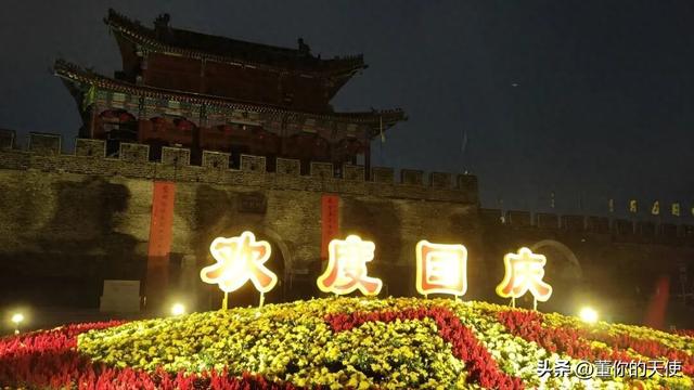 人潮拥挤！夜游一次商丘古城之后，真的想说，这是要火啊！