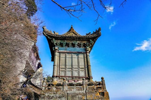 我是北京人，刚从武当山回，实在忍不住想说：武当山给我三点印象