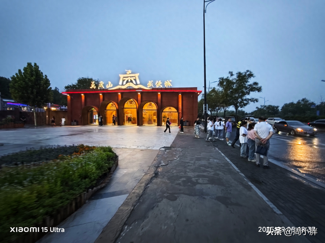 万岁山旺旺季不再？部分场景不足百人，却呈现最美喷泉