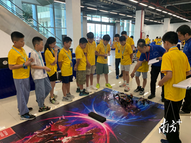从AI大模型到无人飞行，东莞青少年解锁科普新玩法
