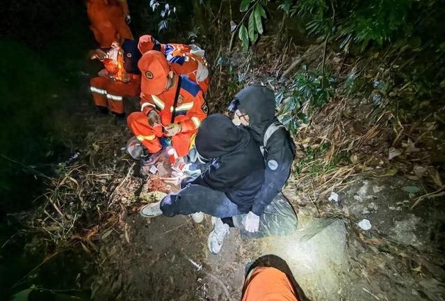 "驴友探险惨剧背后：山中求生记，谁该负责？"