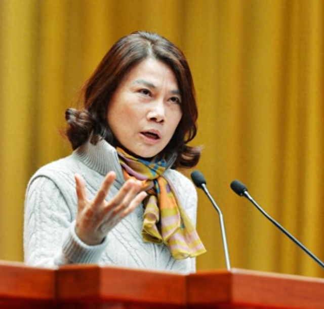 高管内外勾结骗钱风波才完，董明珠又被推上风口浪尖，格力不忍了
