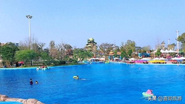 欢乐龙湾温泉水乐园：东北海滨的戏水狂欢天堂