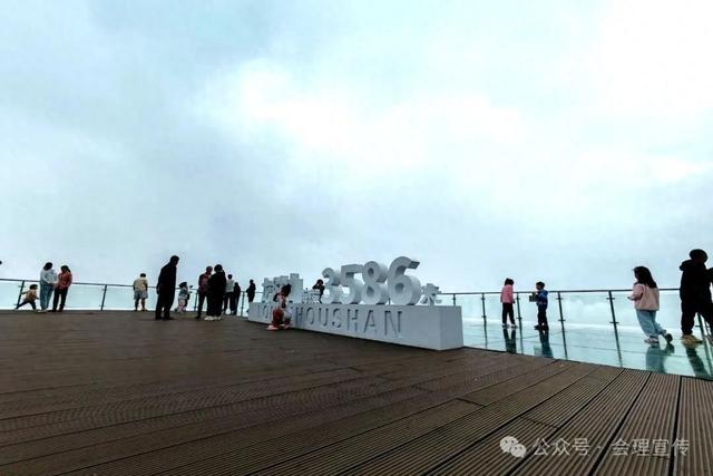 “凉”资源带来旅游“热” 会理龙肘山7月以来迎客超2万人