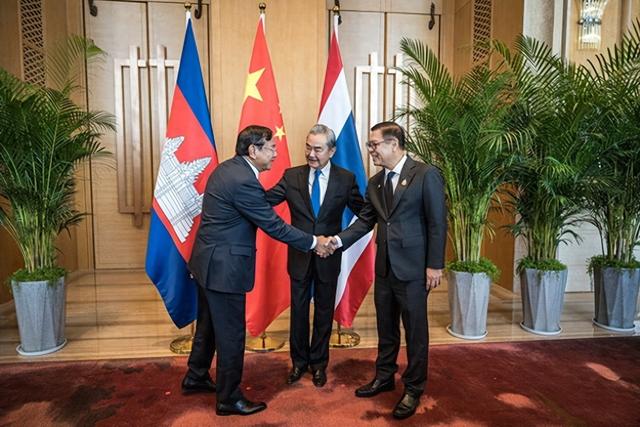 大打出手的泰柬两国	，在中国握手言和，王毅对柬埔寨提出一大希望