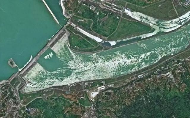 三峡大坝账本曝光：运行了20余年	，2500亿投入如今回本了吗？