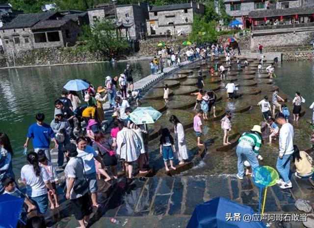 瑶里“爆”了!人潮汹涌?夏季绝色藏不住,古镇山水等你来撩!