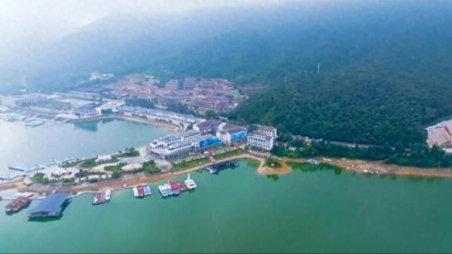 江西首家自然水域潜水基地亮相庐山西海