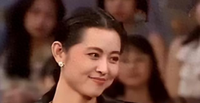 倪萍也没想到，69岁的三婚丈夫杨亚洲，已经开始给全家人争光了