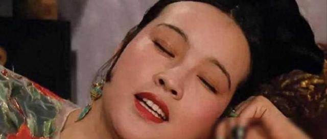 慈禧每次洗澡后，只留李莲英1人伺候，而房间里不时传出喊痛。