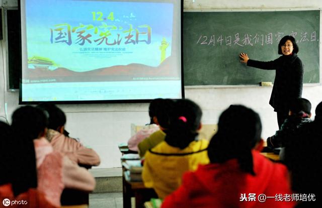 无拘无束的近义词（部编五年级上册9课牛郎织女一重点知识点课件）