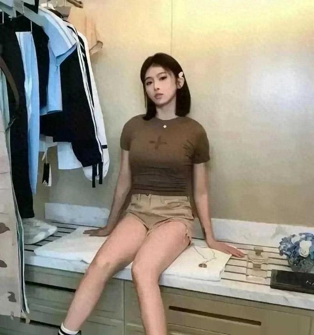 吴艳妮这身材也太哇塞了，就算是个女的看了都会动心，魅力动人。