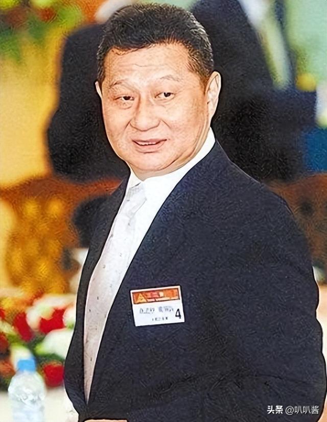 包养情人无数，娶初中同学女儿为妻，玩老婆闺蜜，嗜色如命的富豪