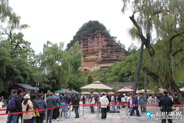 【多彩“双节” 畅游麦积】麦积山大景区国庆假期“热”力全开：雨晴交替景不同，两日迎客近5万人次