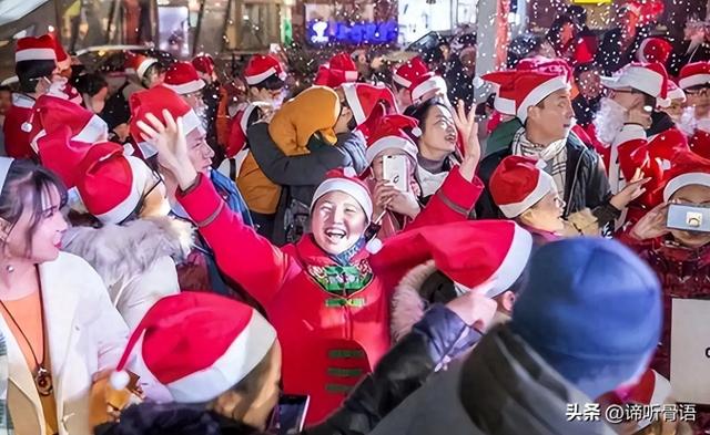 今年圣诞节没人抵制了，为啥还更冷清了？网友：3个原因，很现实