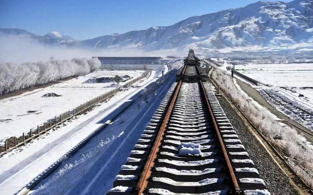 总投资3000亿，专家高呼养不起，中国为什么一定要建川藏铁路？