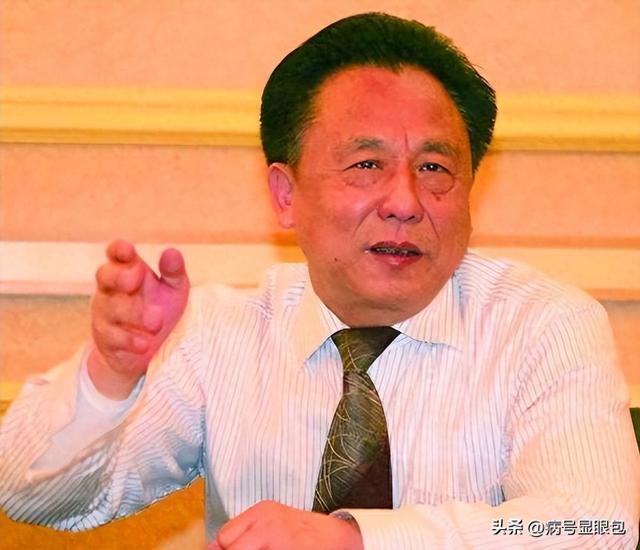 包养多名个情妇，生下11个私生子，75岁还在潜逃要生娃！他是谁？