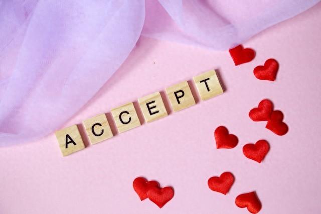 离婚那天	，他忽然轻声说：“我后悔没有早点放过你。	”