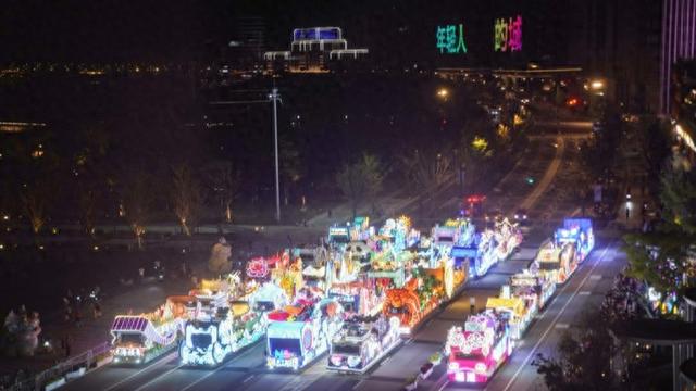 花车巡游、光影节分会场双双亮相，光影点亮“年轻的城”