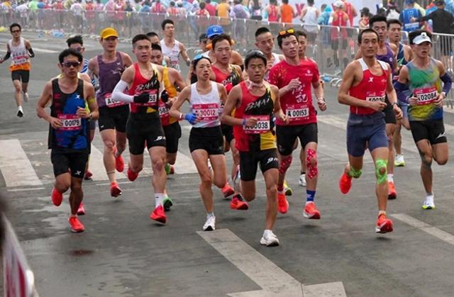 张水华辞职后首秀重马，2小时30分48秒夺国际第六名