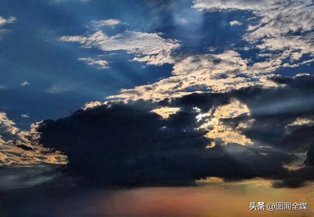 西安：天空绘就瑰丽视觉盛宴