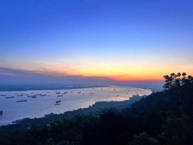 《人民日报》点赞栖霞山美景