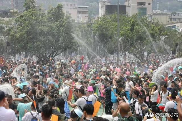 来红河过泼水节啦！攻略快收藏→