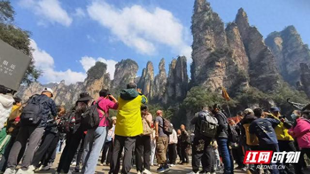 年味浸润山水之间 春节假期张家界主要景区接待游客56.43万人次