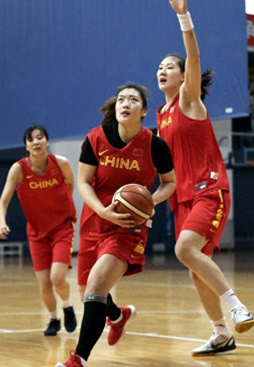中国女篮开始集训！宫鲁鸣带队：韩旭、杨舒予、徐凤威等状态出色