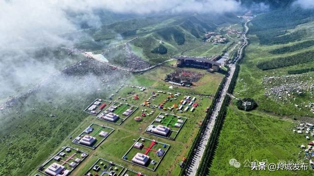 九色甘南香巴拉旅游艺术节：“志愿红”与“礼仪风”共绘靓丽画卷