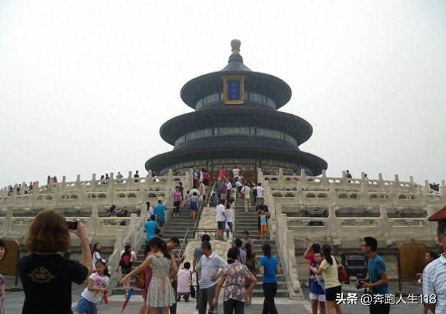 古木参天、绿草如茵，天坛景色秀