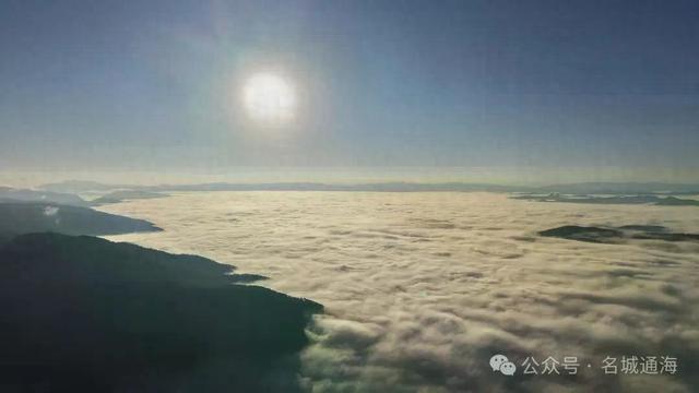 云海翻涌、金光洒落！通海这幅冬日山水画卷，太绝了