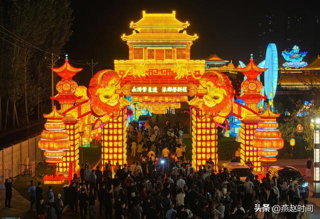 河北涿州“通会灯市”启幕喜迎国庆，首日涌入京津冀游客近5万人