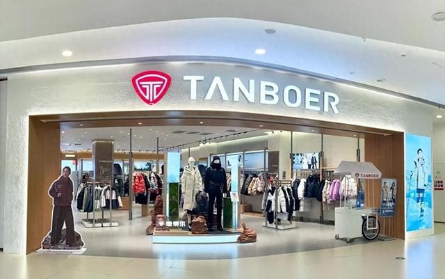 波司登慌了！山东跑出羽绒服大王，70后夫妇一年赚13亿，今要上市