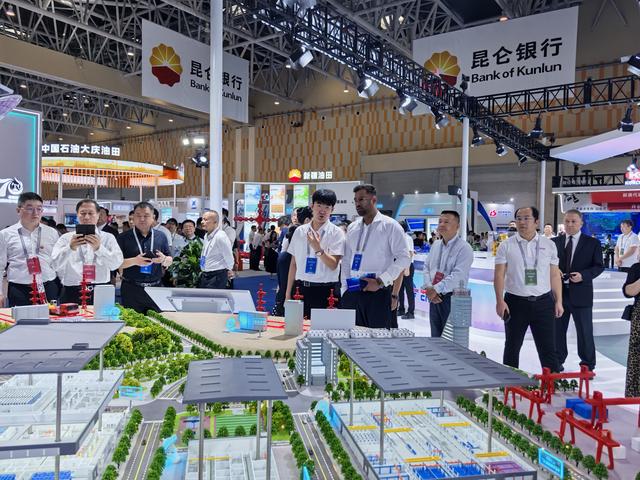 第七届中国（克拉玛依）国际石油天然气及石化技术装备展览会开幕