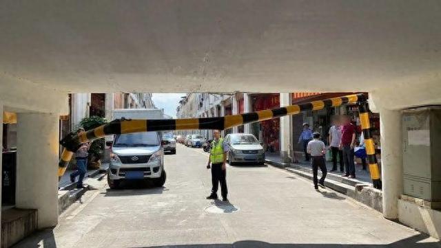 柔性限高预警柱成为解决限高难题的理想之选