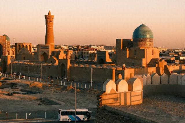 2026年自驾中亚！乌鲁木齐出发，32天连穿五个斯坦国，签证零压力