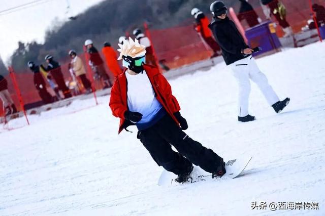 这个冬天，来融创藏马山滑雪场滑雪吧！