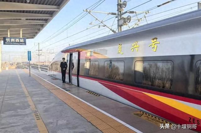 G326次厦门北到北京南智能复兴号高铁全程才2000公里要运行11小时
