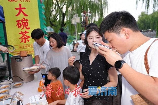 2025泉水推荐官选拔赛暨“泉水诗人”颁奖仪式现场 免费泉水大碗茶引客来