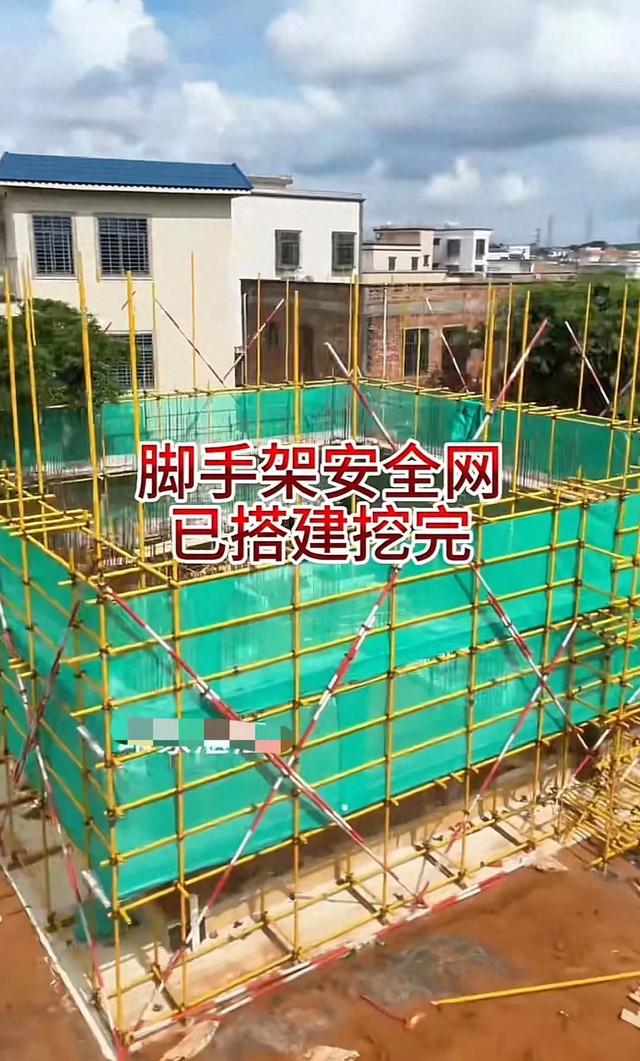 有苦说不出！全红婵家邻居不砍树的原因找到了，新房紧贴隔壁围墙