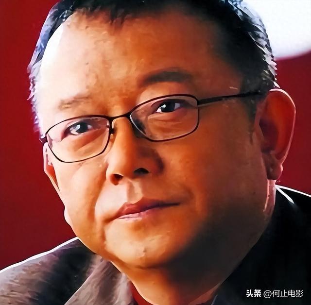 事实证明，被传卖掉上亿豪宅移民美国的王刚，已经走上另一条大道