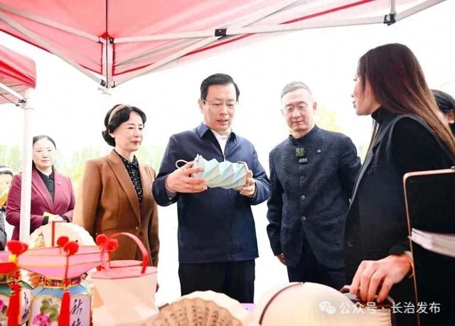 丁小强出席长治2025年“月圆国庆·月满中秋”金秋文旅嘉年华活动启动仪式