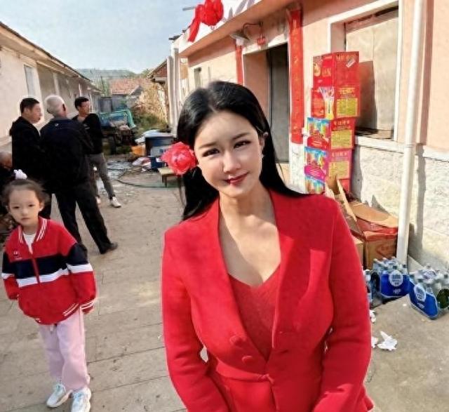 “三级片女星”嫁农村小伙，老公却回应：不介意过去都是艺术！