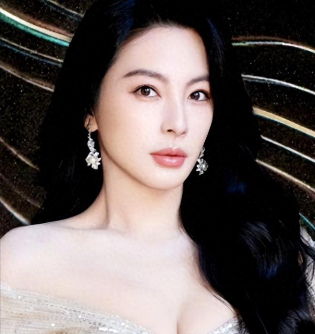 张雨绮越扒越有！代孕只是冰山一角	，38岁的她终为“荒唐”买了单