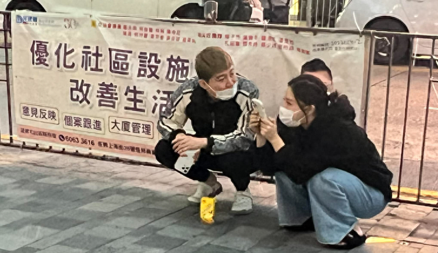 内地游客问：在香港为啥不让蹲？