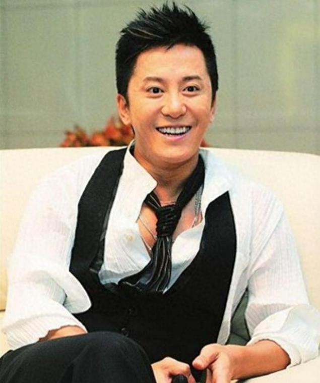 他8次上春晚，作死被捕入狱，今54岁无人问津，老搭档也断了联系